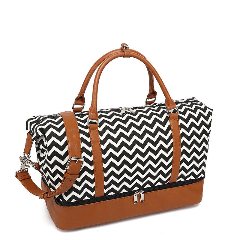 Tote bag deals with shoe compartment